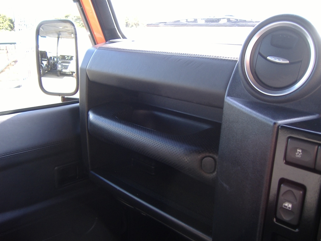 Used Land Rover Defender 2016 for sale - 78202304: Photo 17