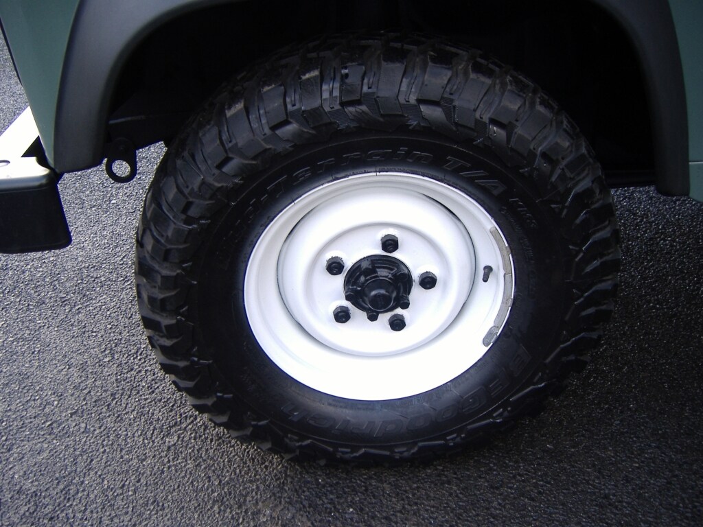 Used Land Rover Defender 2014 for sale - 76359041: Photo 4