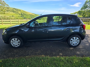 Used Dacia Sandero 2018 for sale - 78920351: Photo