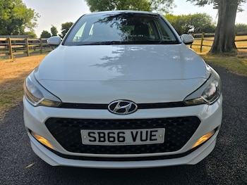 Used Hyundai i20 2017 for sale - 79308342: Photo