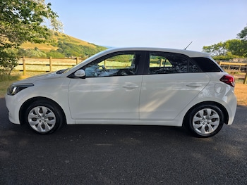 Used Hyundai i20 2017 for sale - 79308342: Photo