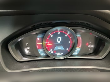 Used Volvo V40 2014 for sale - 79399435: Photo