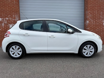Used Peugeot 208 2014 for sale - 78932686: Photo