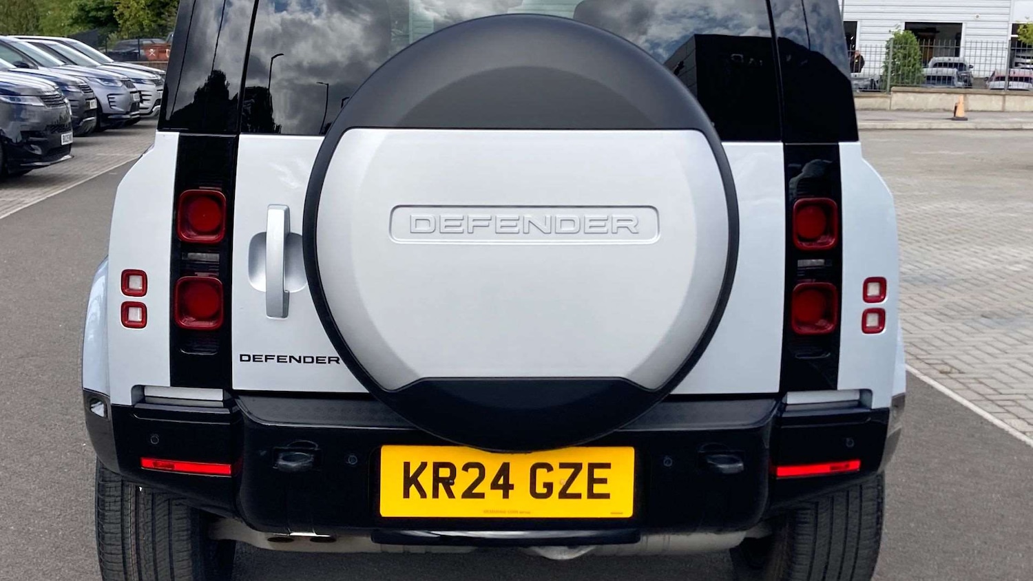 Used Land Rover Defender 2024 for sale - 77741129: Photo 33