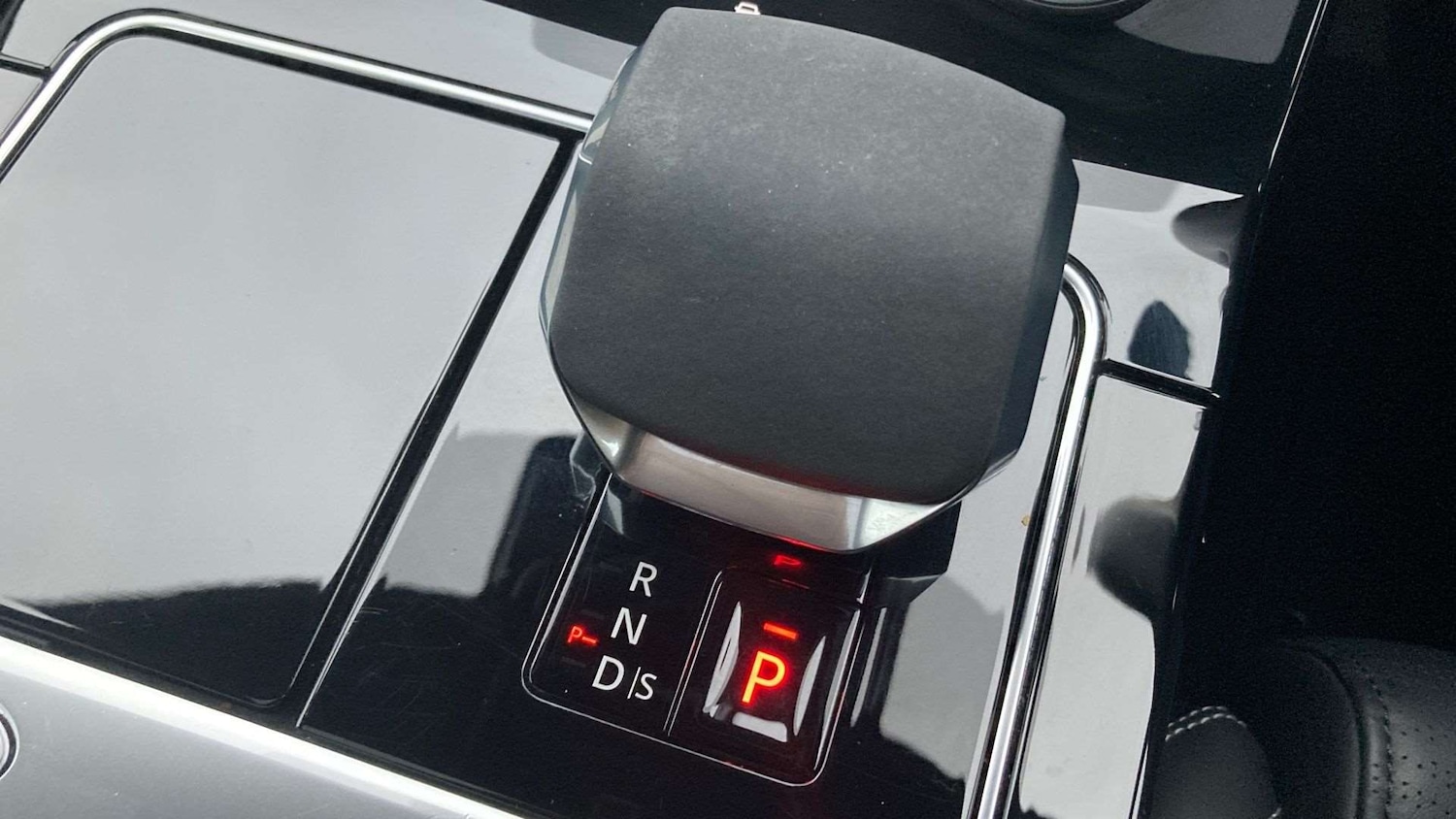 Used Land Rover Range Rover Velar 2024 for sale - 76955295: Photo 13