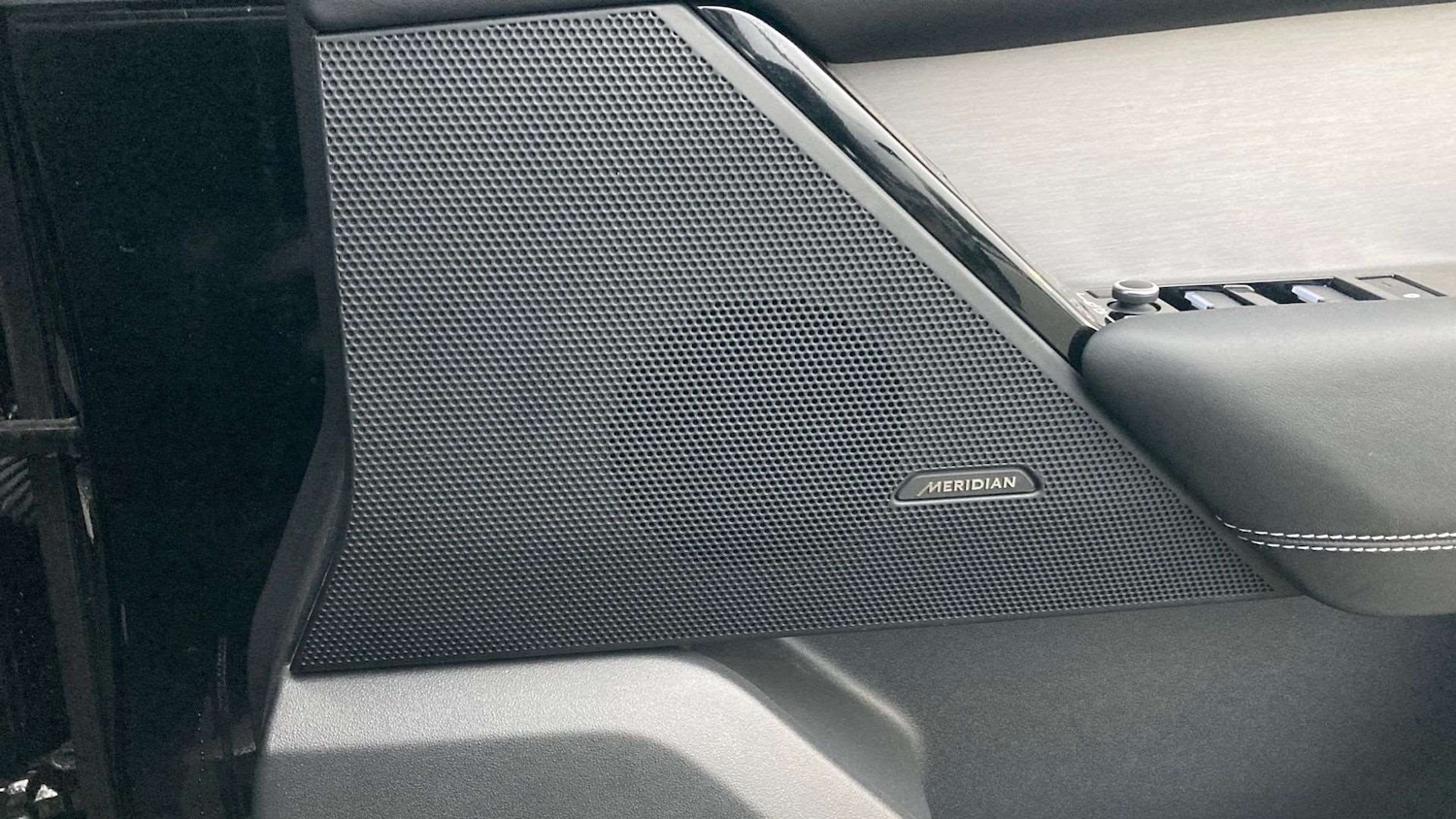 Used Land Rover Range Rover Velar 2024 for sale - 76955295: Photo 24