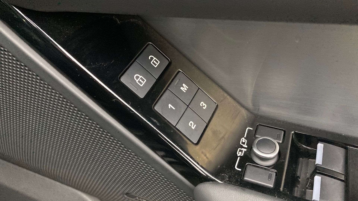 Used Land Rover Range Rover Velar 2024 for sale - 76955295: Photo 25