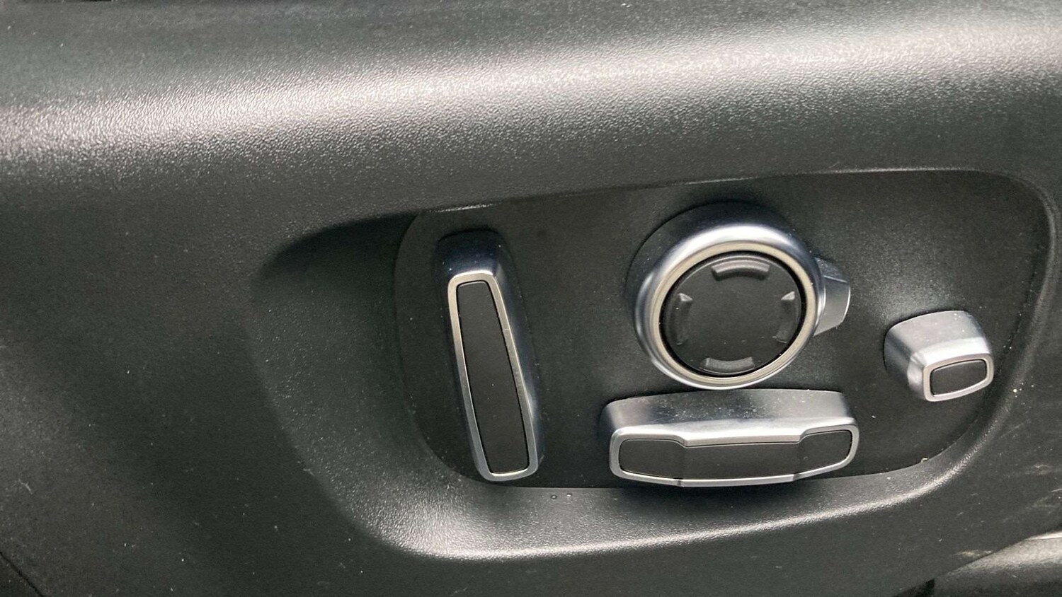 Used Land Rover Range Rover Velar 2024 for sale - 76955295: Photo 29