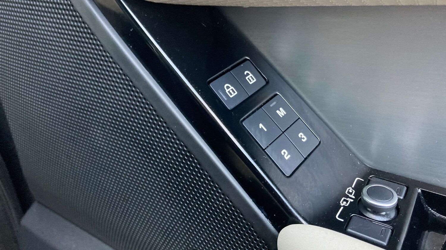 Used Land Rover Range Rover Velar 2023 for sale - 77553119: Photo 25