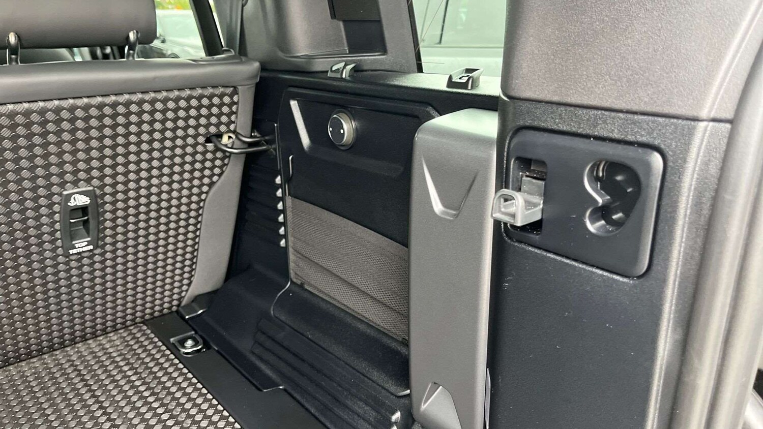 Used Land Rover Defender 2024 for sale - 76460263: Photo 27