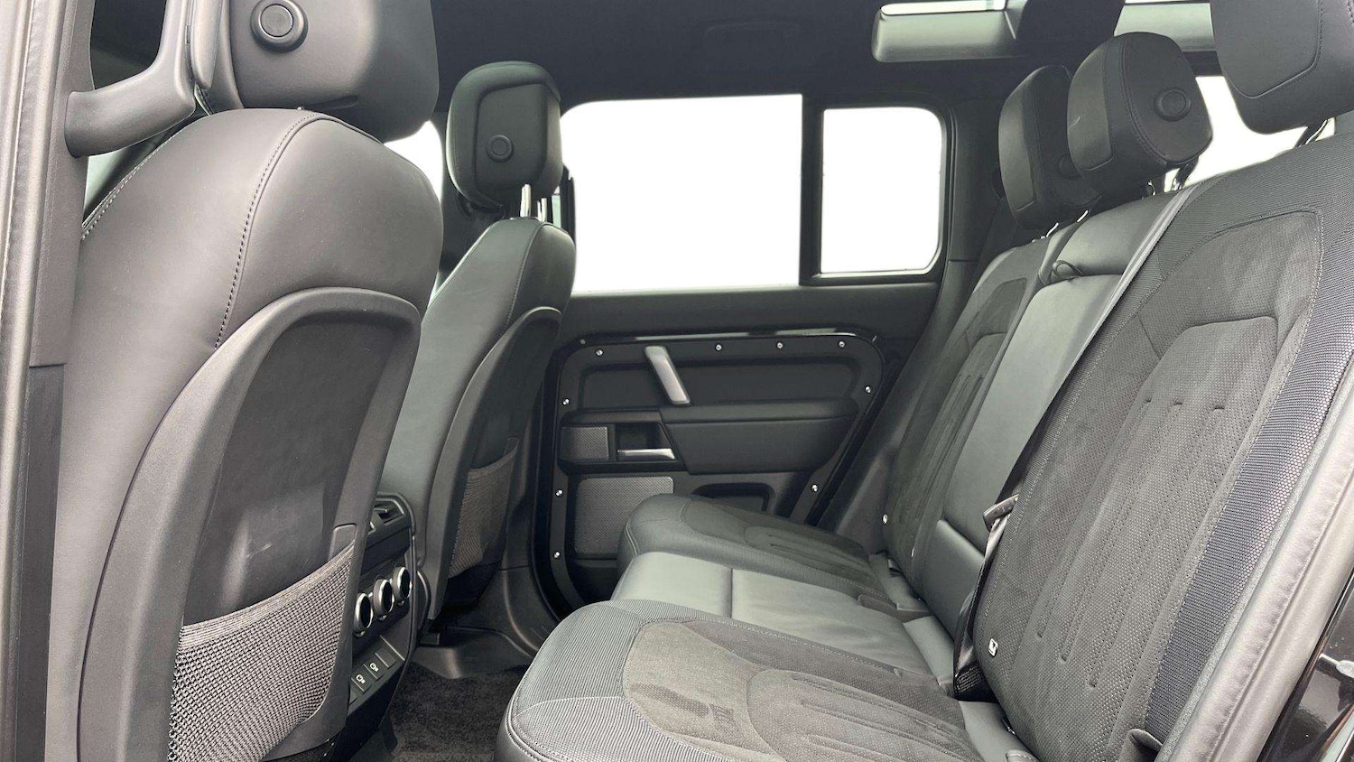 Used Land Rover Defender 2024 for sale - 76460263: Photo 4