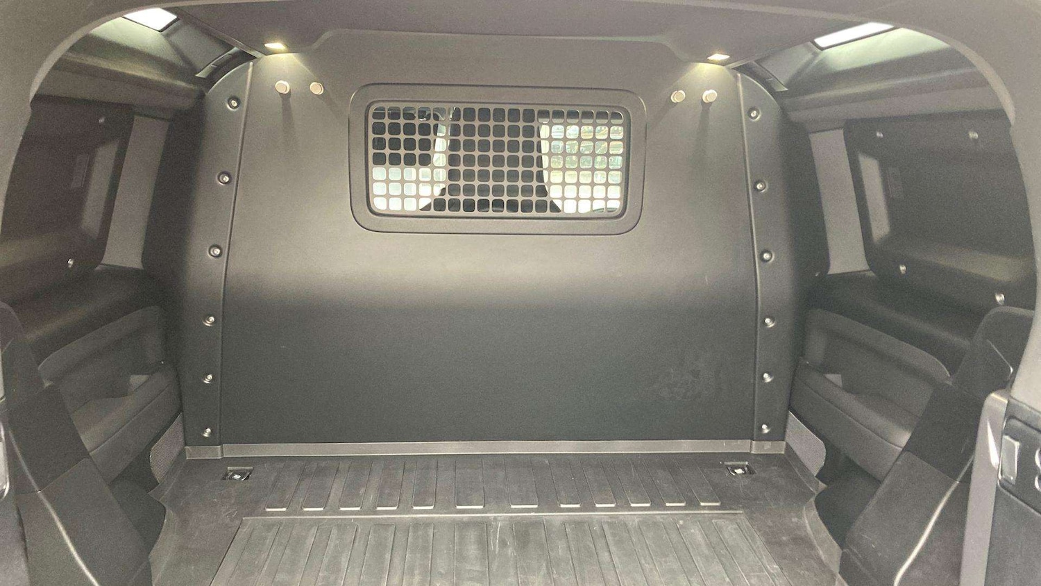 Used Land Rover Defender 2023 for sale - 76460435: Photo 10