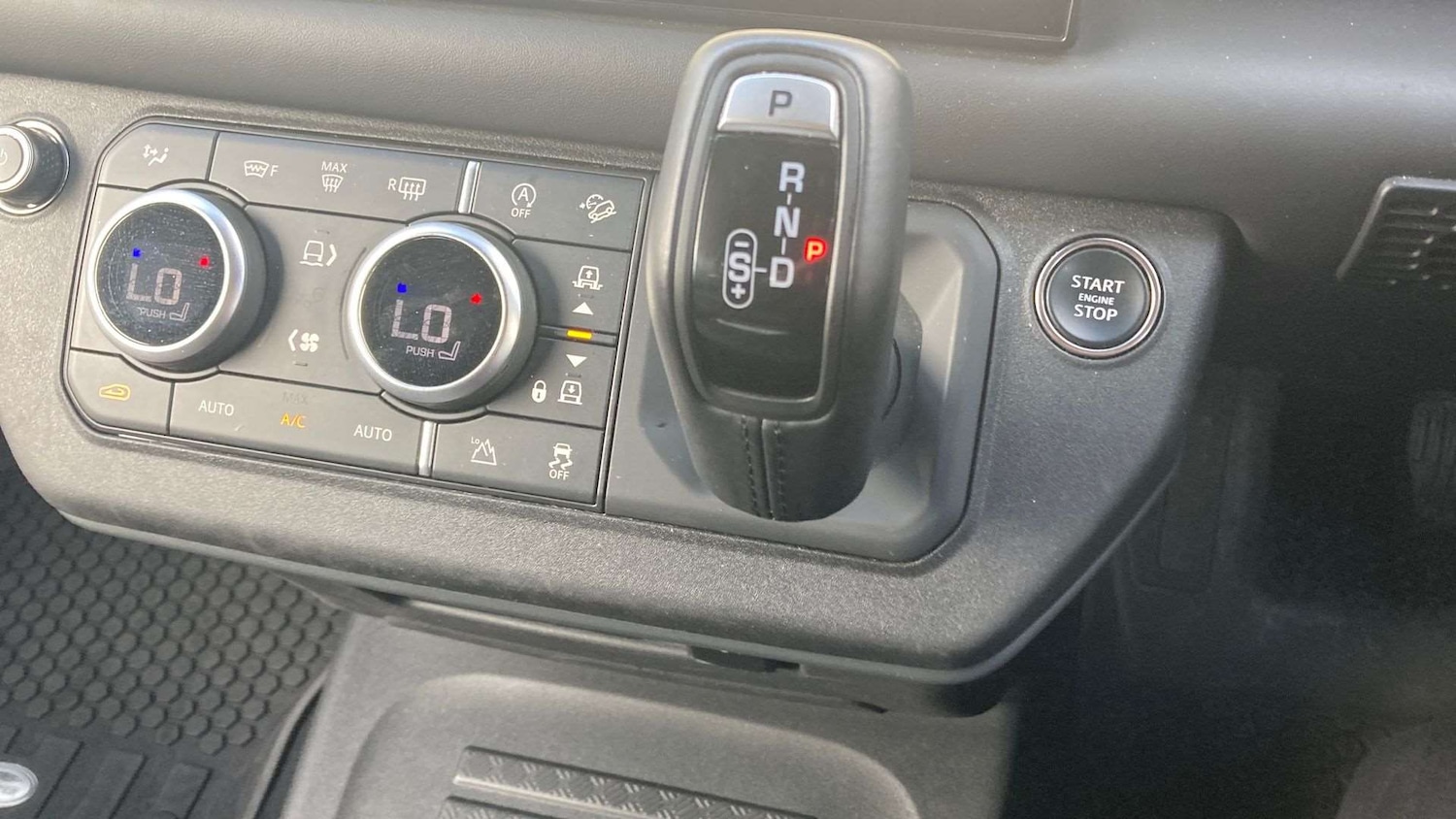 Used Land Rover Defender 2023 for sale - 76460435: Photo 13