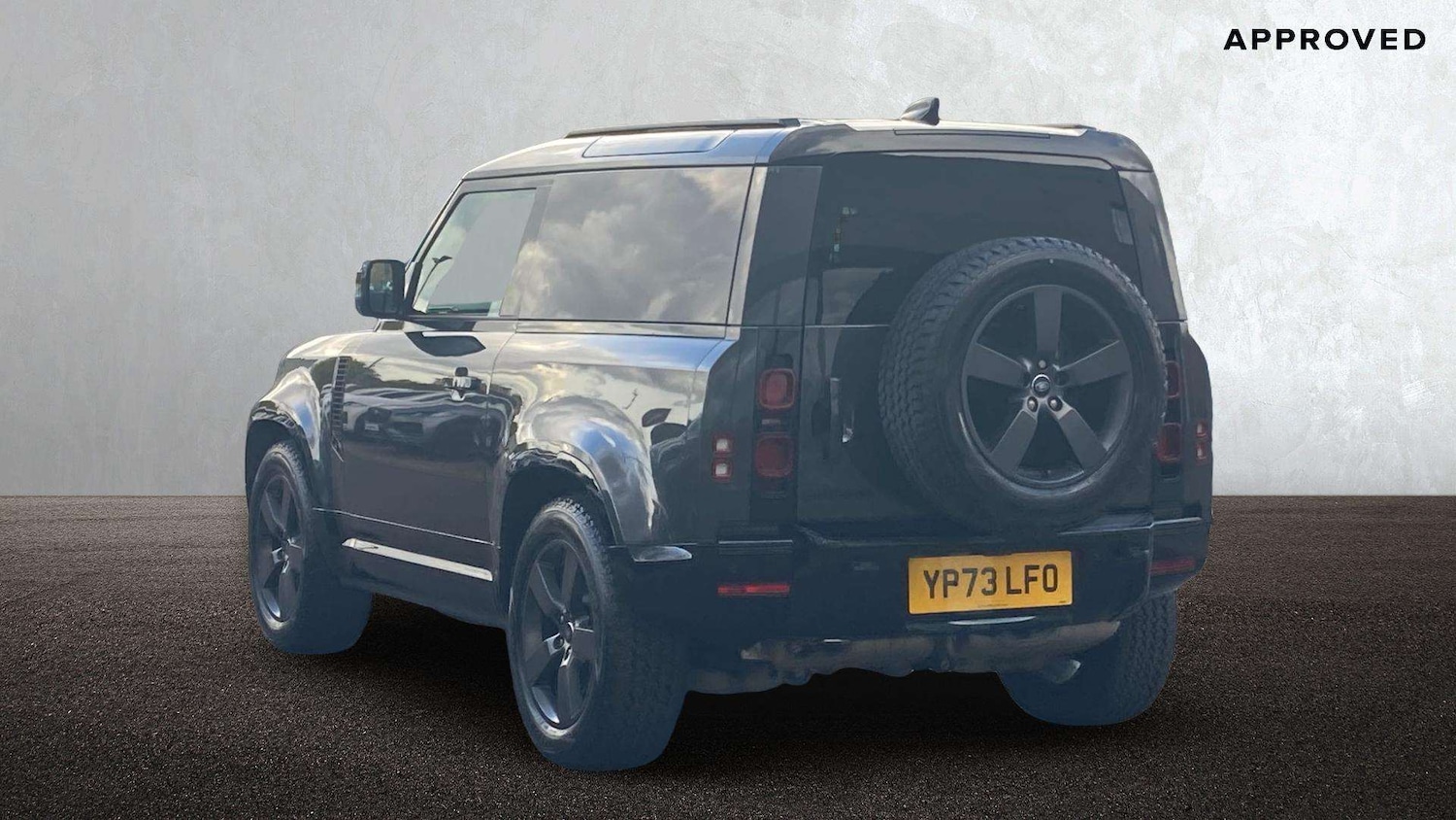 Used Land Rover Defender 2023 for sale - 76460435: Photo 2