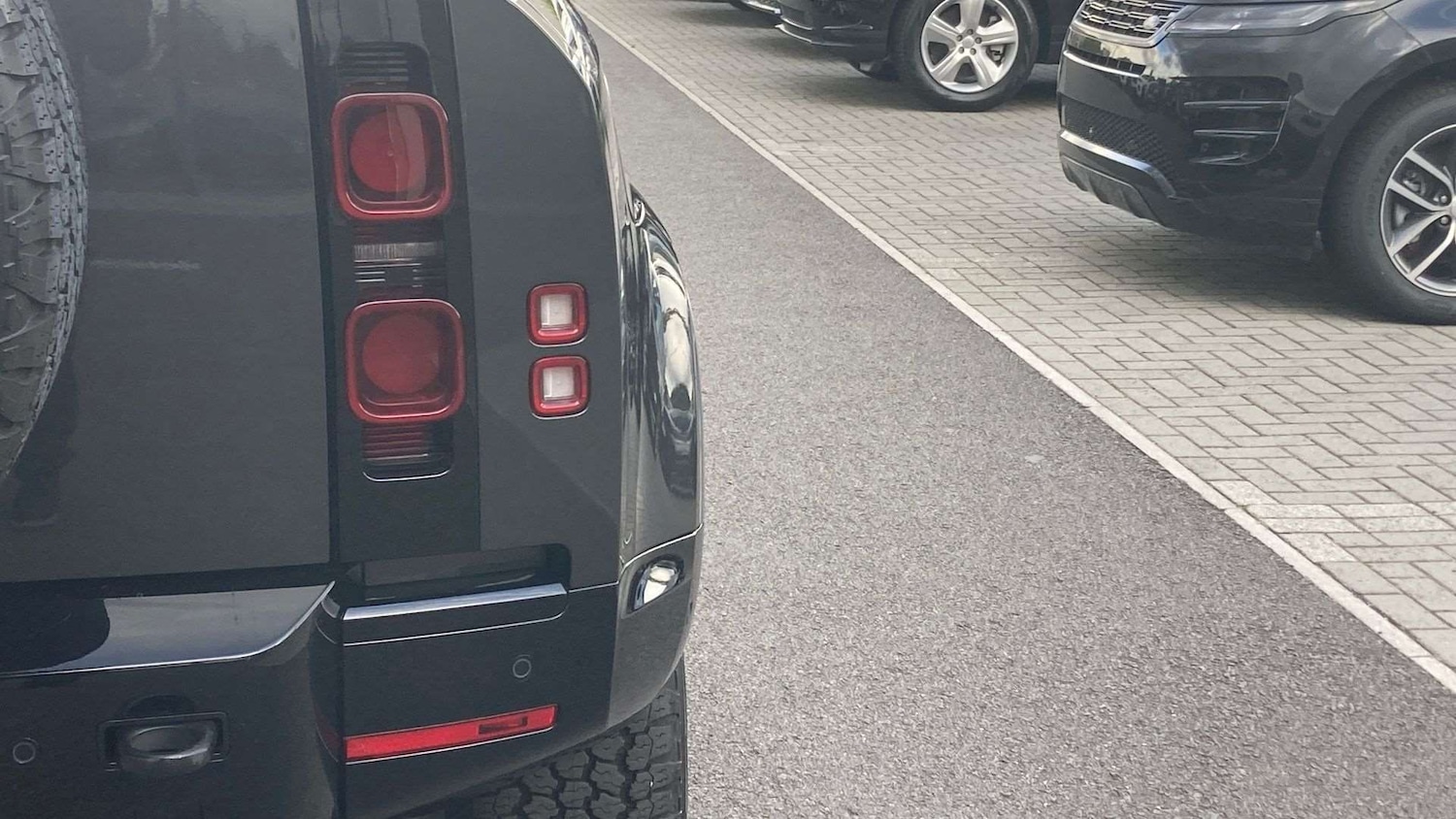 Used Land Rover Defender 2023 for sale - 76460435: Photo 26