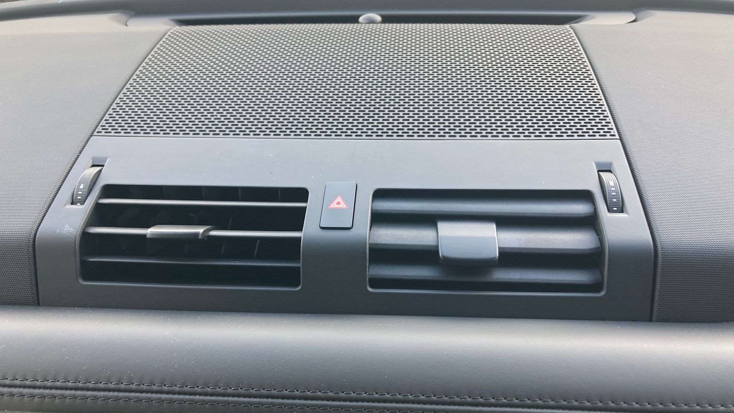 Used Land Rover Defender 2023 for sale - 76460435: Photo 27