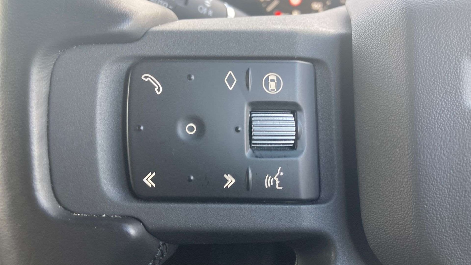 Used Land Rover Defender 2023 for sale - 76460435: Photo 29