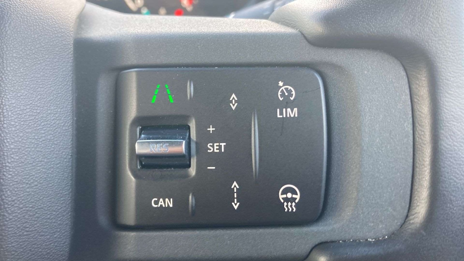 Used Land Rover Defender 2023 for sale - 76460435: Photo 30