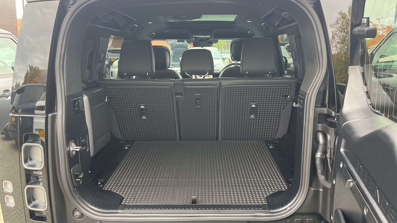 Used Land Rover Defender 2024 for sale - 76460061: Photo 10