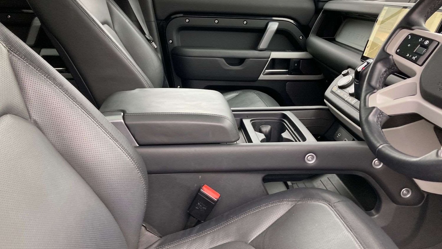 Used Land Rover Defender 2024 for sale - 76460061: Photo 27