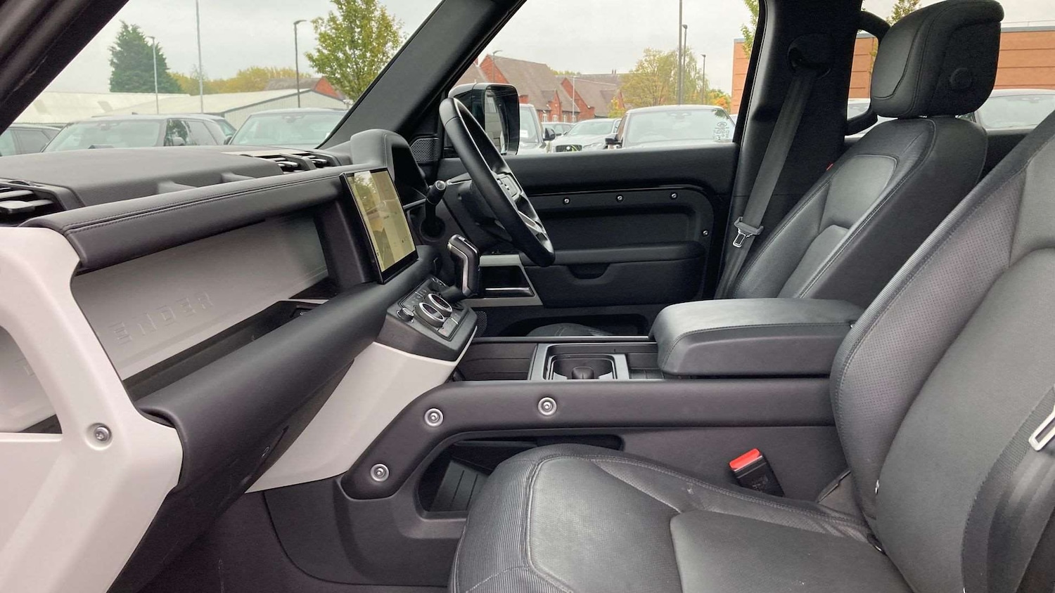 Used Land Rover Defender 2024 for sale - 76460061: Photo 3