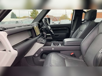 Used Land Rover Defender 2024 for sale - 76460061: Photo