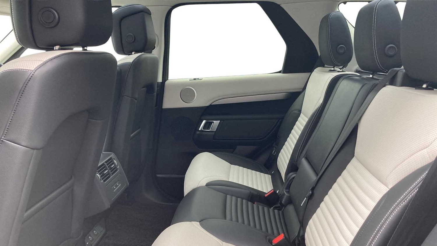 Used Land Rover Discovery 2025 for sale - 76460389: Photo 4