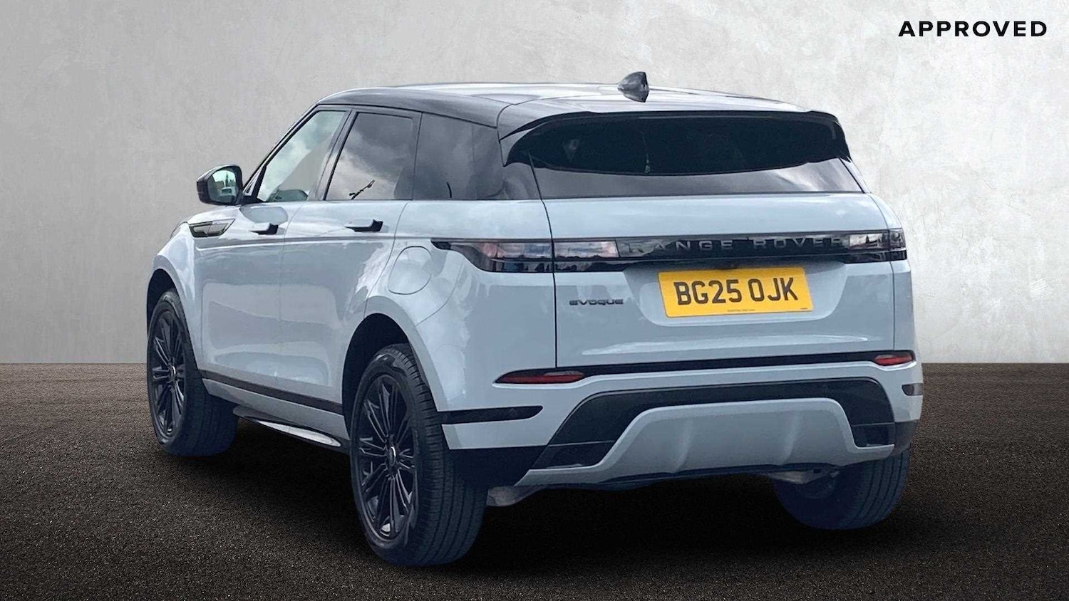 Used Land Rover Range Rover Evoque 2025 for sale - 76460542: Photo 2