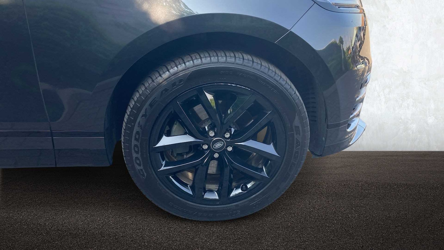 Used Land Rover Range Rover Velar 2024 for sale - 77194667: Photo 8