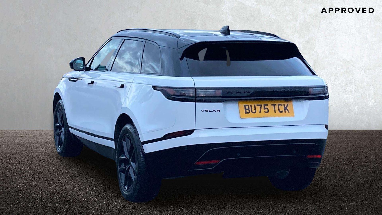 Used Land Rover Range Rover Velar 2025 for sale - 76902458: Photo 2