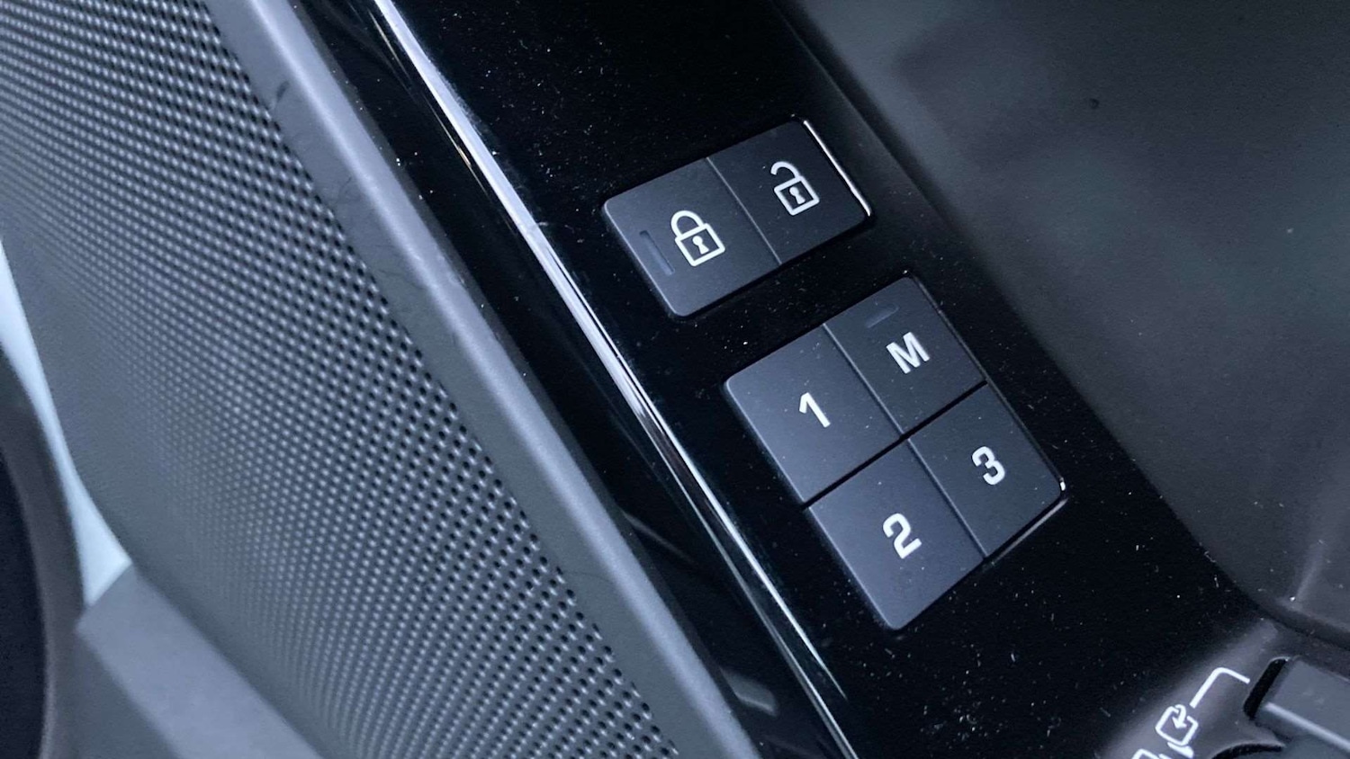 Used Land Rover Range Rover Velar 2025 for sale - 76902458: Photo 25