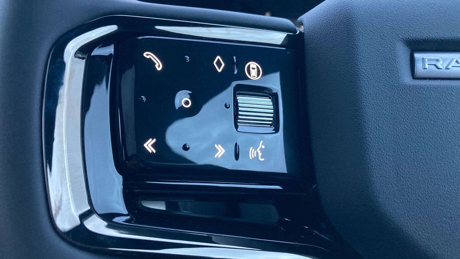 Used Land Rover Range Rover Velar 2025 for sale - 76902458: Photo 32