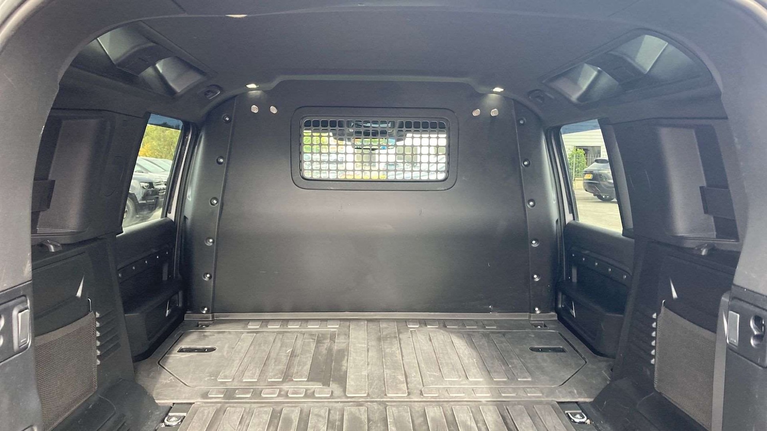 Used Land Rover Defender 2023 for sale - 76460039: Photo 10