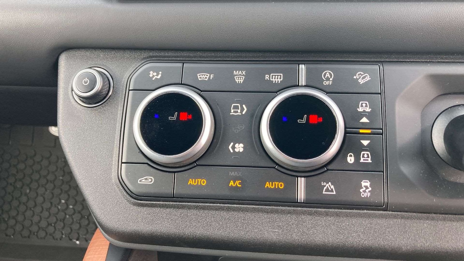 Used Land Rover Defender 2023 for sale - 76460039: Photo 22