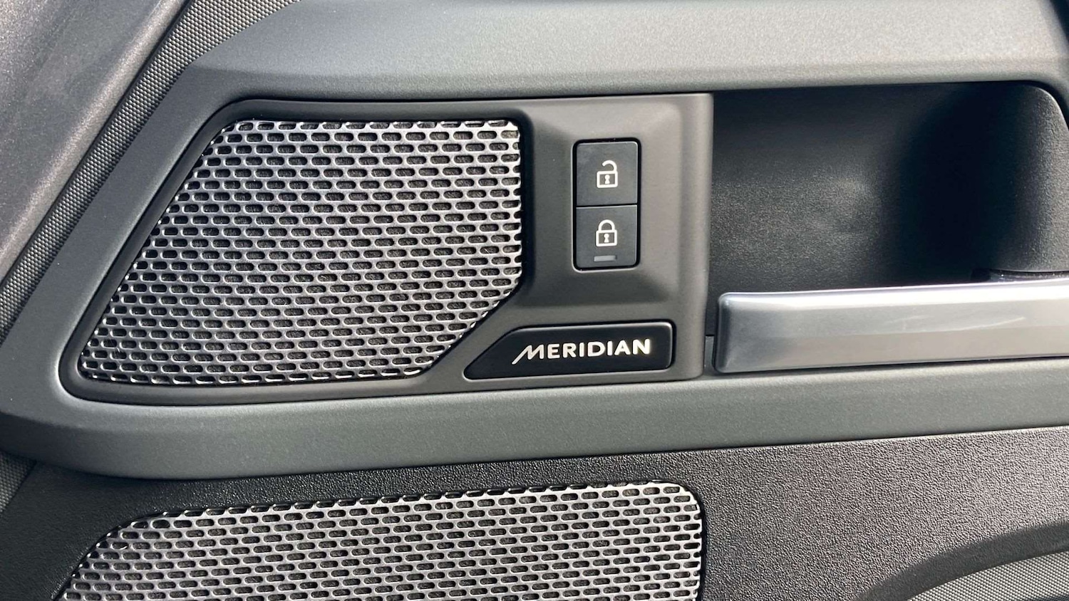 Used Land Rover Defender 2023 for sale - 76460039: Photo 25