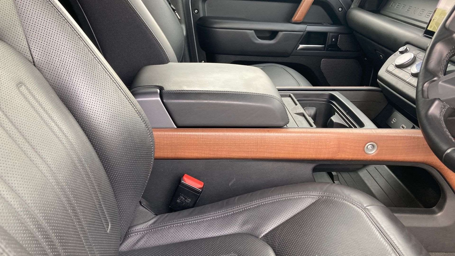 Used Land Rover Defender 2023 for sale - 76460039: Photo 26