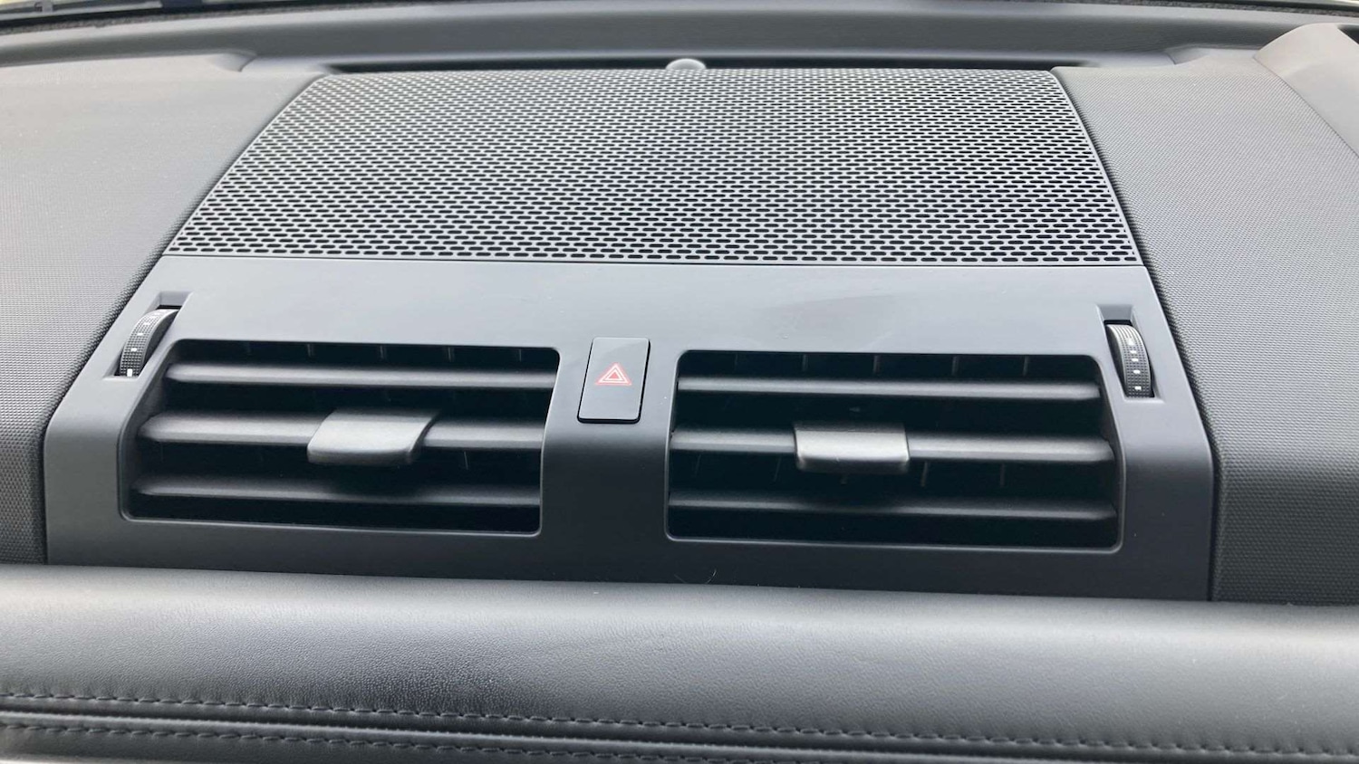 Used Land Rover Defender 2023 for sale - 76460039: Photo 29