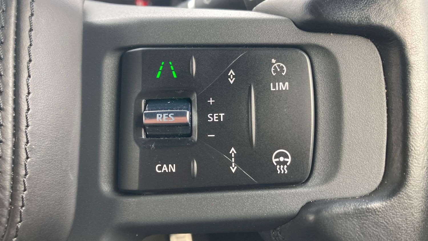 Used Land Rover Defender 2023 for sale - 76460039: Photo 32