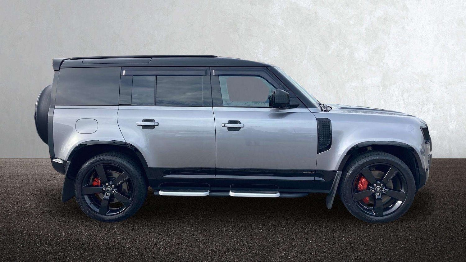 Used Land Rover Defender 2023 for sale - 76460039: Photo 5