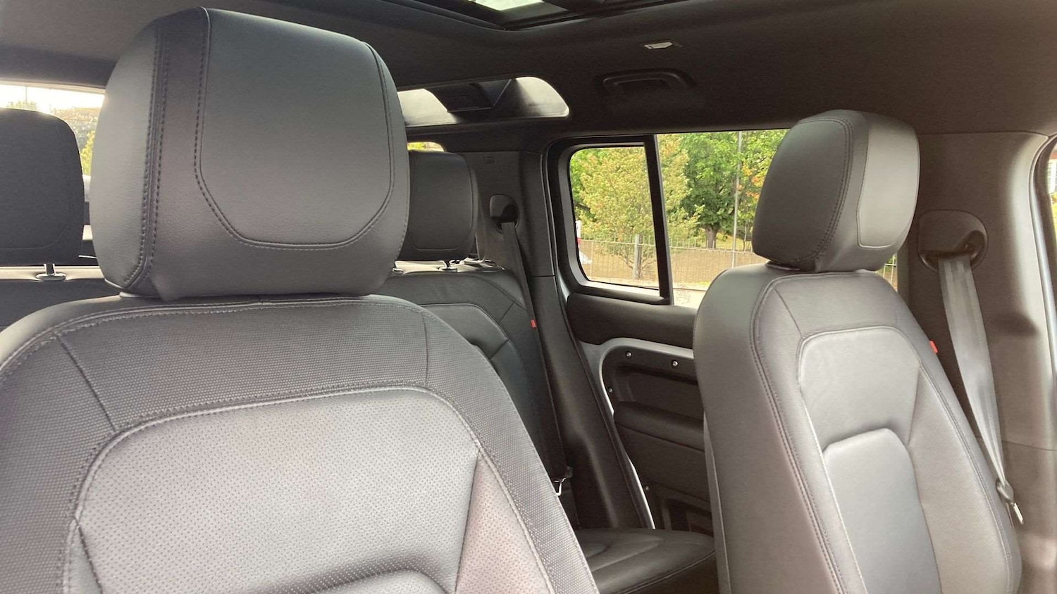 Used Land Rover Defender 2024 for sale - 76460678: Photo 31