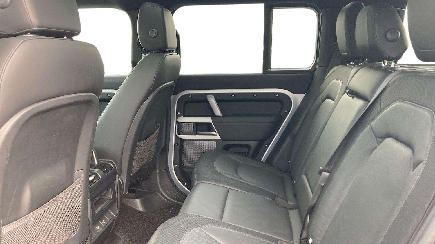 Used Land Rover Defender 2024 for sale - 76460678: Photo 4