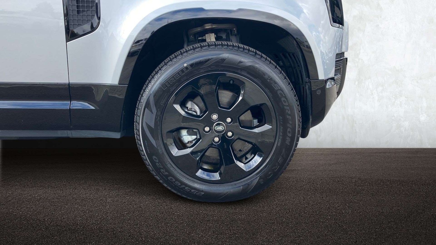 Used Land Rover Defender 2024 for sale - 76460678: Photo 8