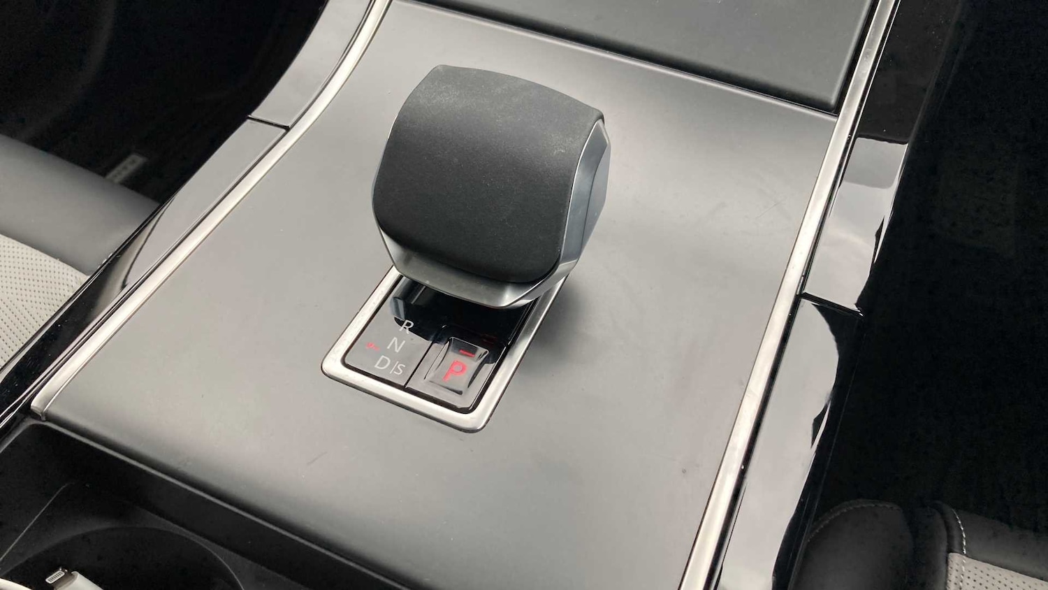 Used Land Rover Range Rover Velar 2024 for sale - 76459891: Photo 13