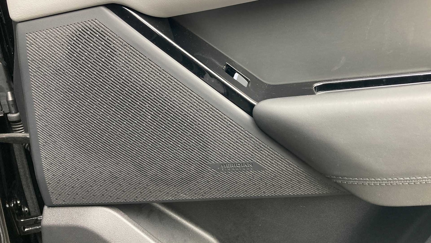 Used Land Rover Range Rover Velar 2024 for sale - 76459891: Photo 29