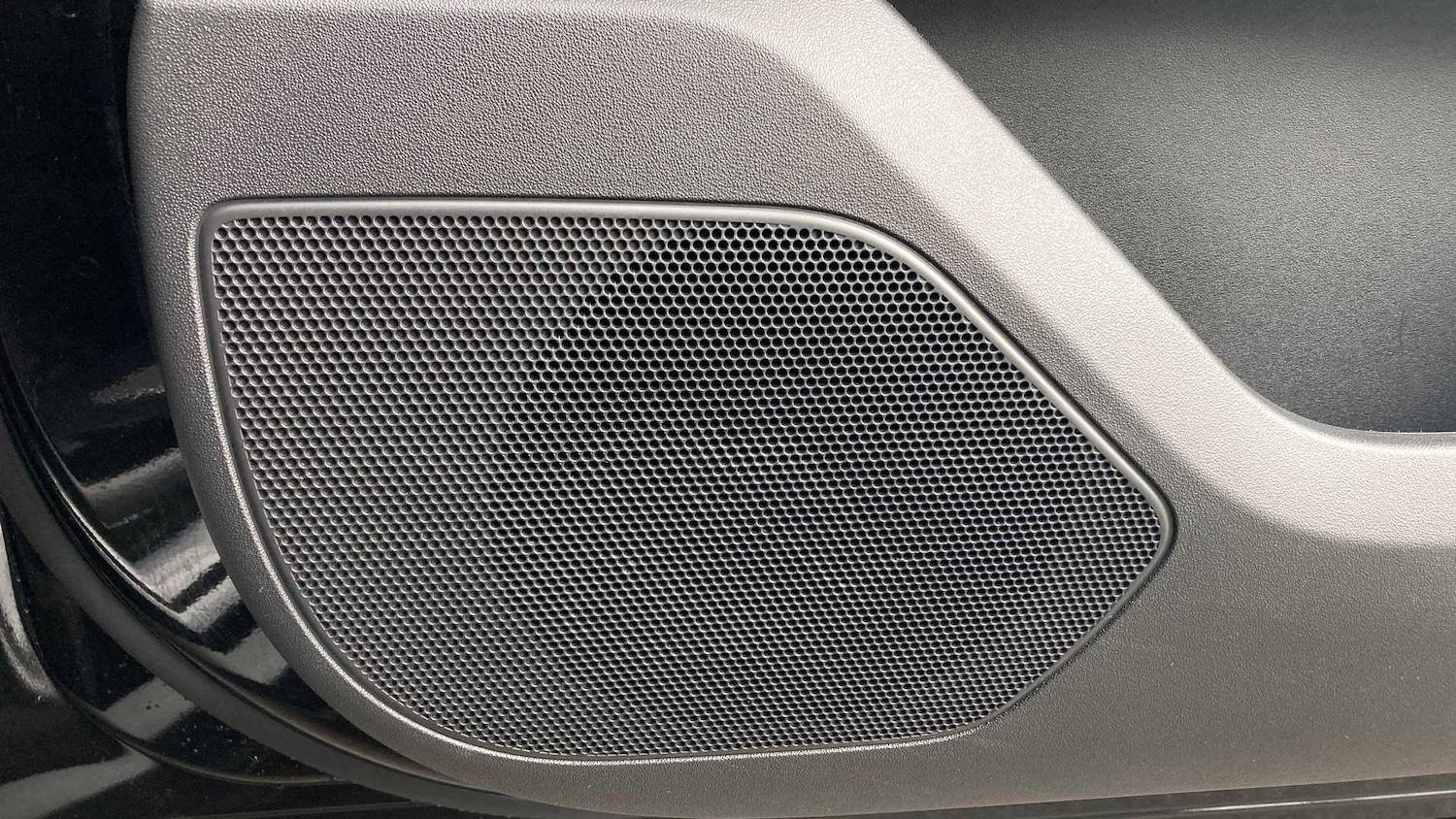 Used Land Rover Range Rover Velar 2024 for sale - 76459891: Photo 35