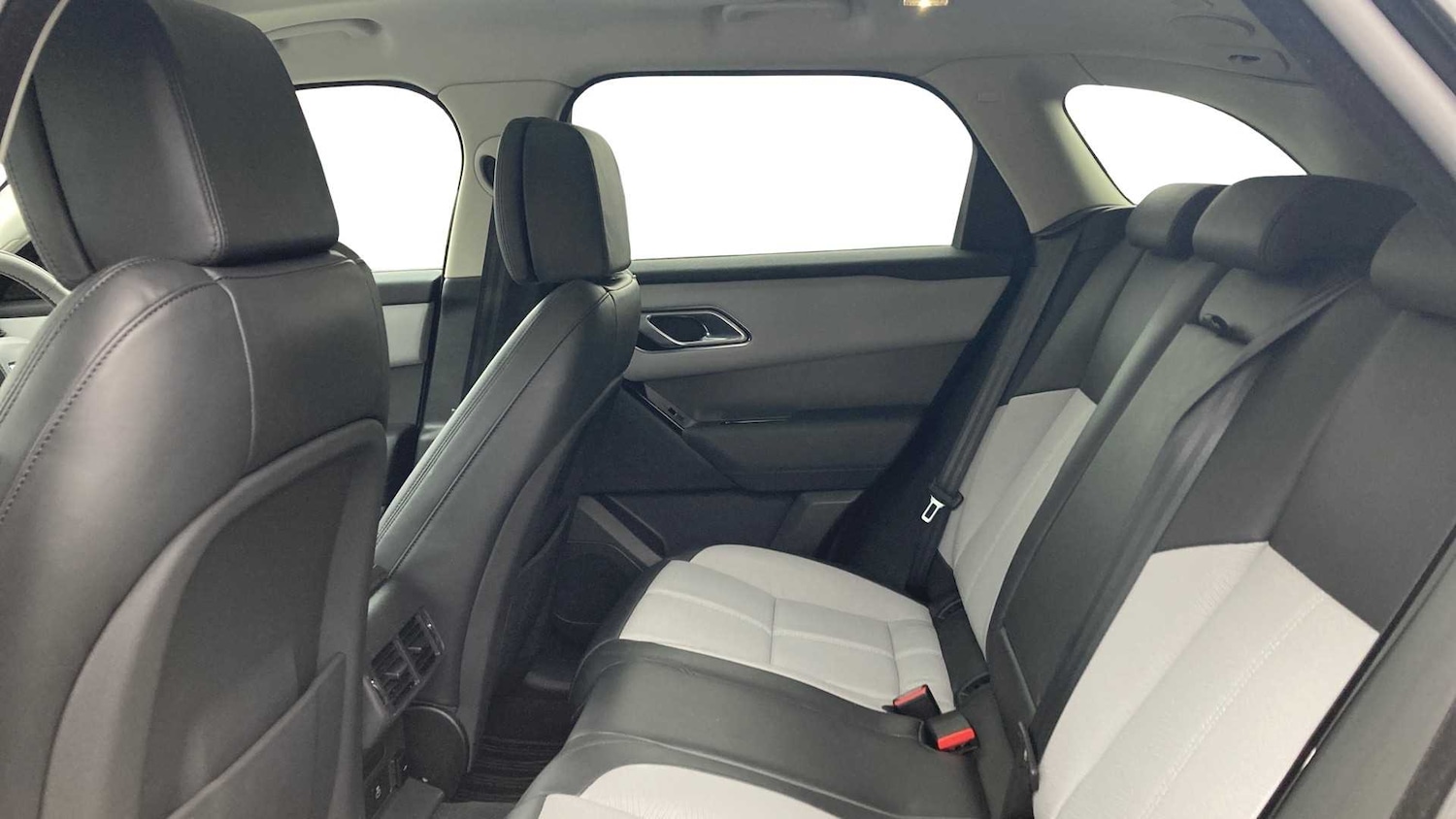 Used Land Rover Range Rover Velar 2024 for sale - 76459891: Photo 4