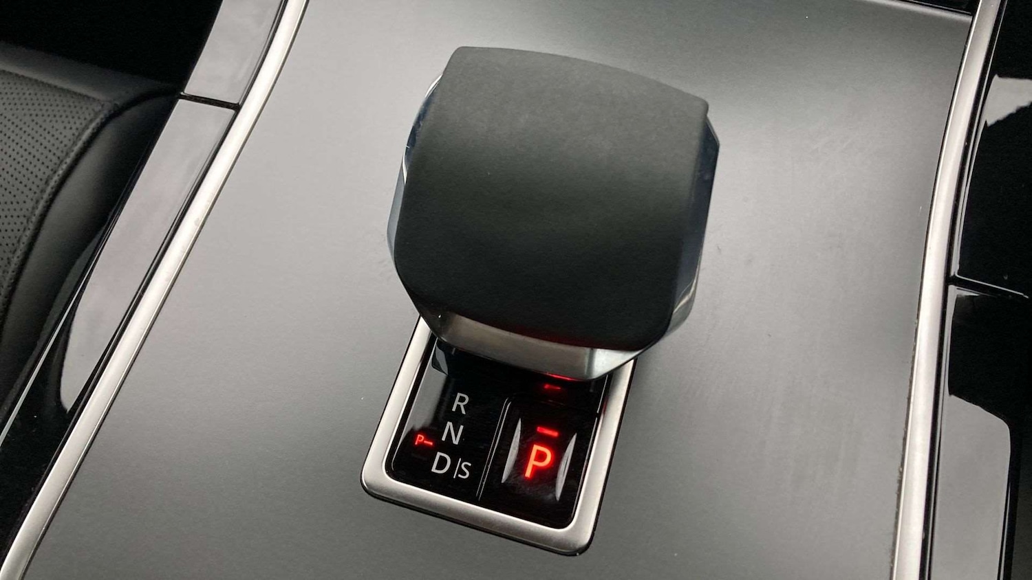 Used Land Rover Range Rover Velar 2023 for sale - 77076516: Photo 13