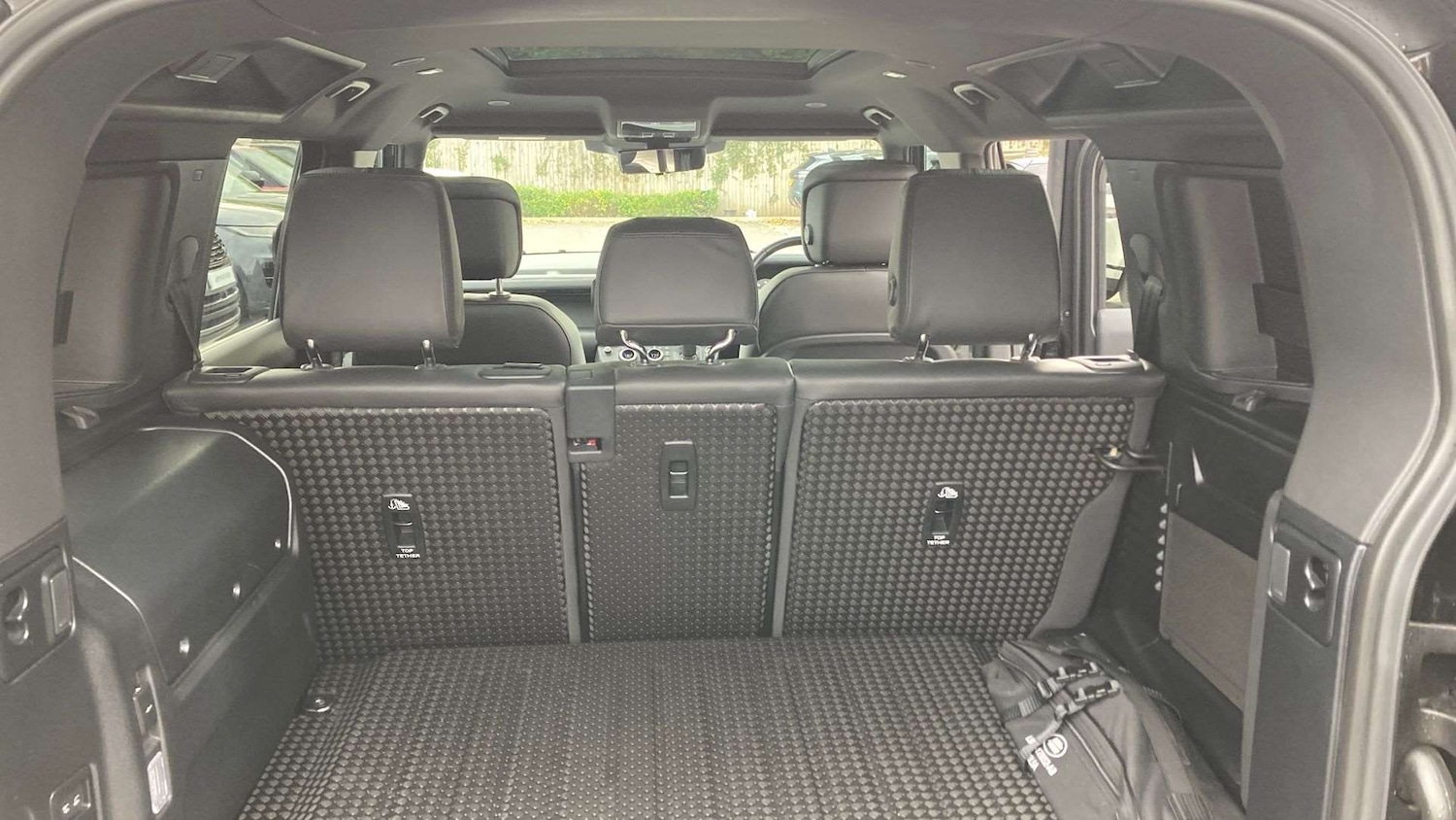 Used Land Rover Defender 2024 for sale - 76460242: Photo 10