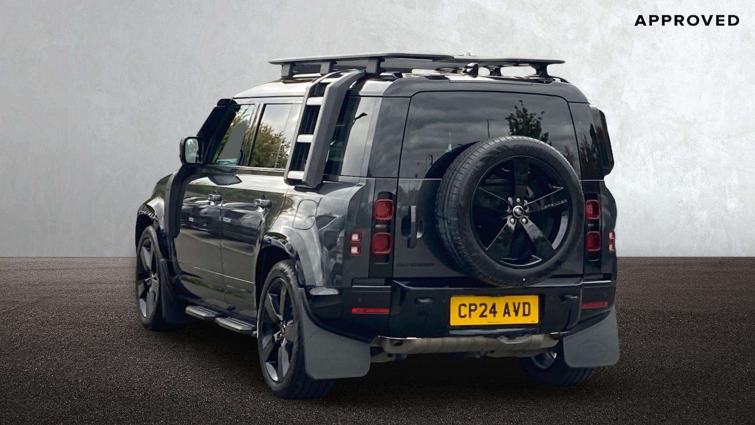 Used Land Rover Defender 2024 for sale - 76460242: Photo 2