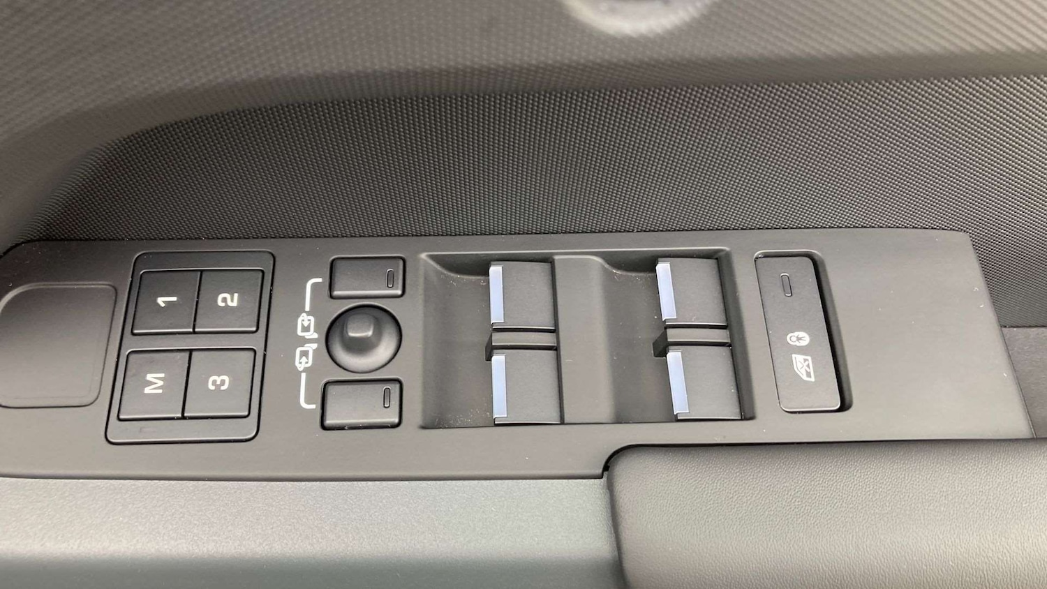 Used Land Rover Defender 2024 for sale - 76460242: Photo 23